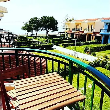 Holiday home Tetis Seafront Maizonette *