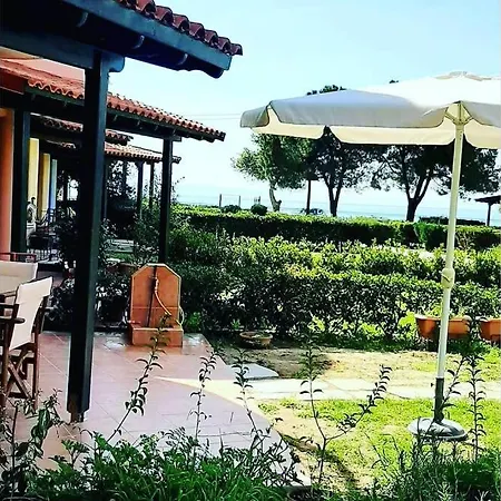 Tetis Seafront Maizonette بيت للعطل *