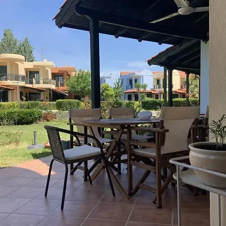 Tetis Seafront Maizonette * نيكيتي