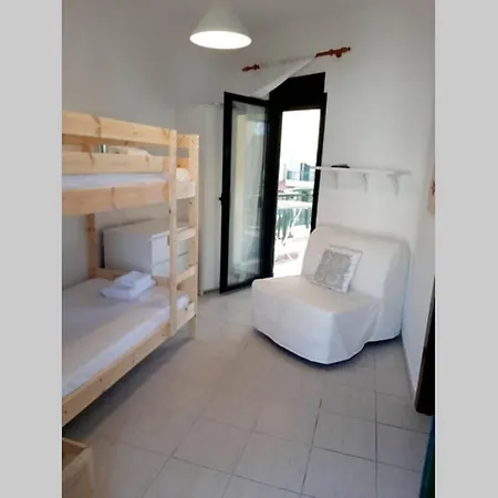 بيت للعطل Tetis Seafront Maizonette *