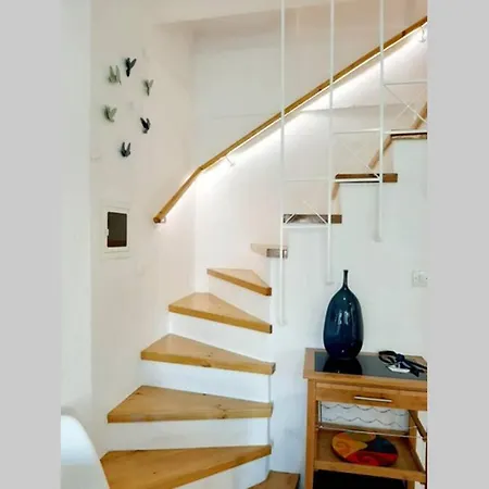 Tetis Seafront Maizonette * Никити