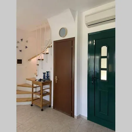 بيت للعطل Tetis Seafront Maizonette *