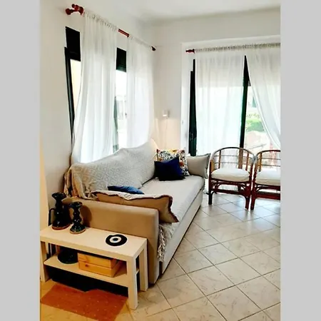 Tetis Seafront Maizonette *