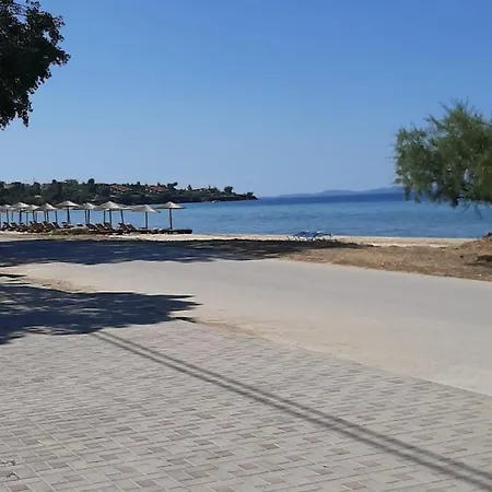 Tetis Seafront Maizonette Никити
