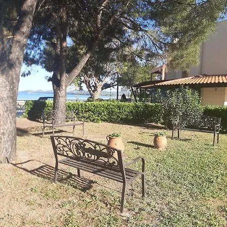 Tetis Seafront Maizonette * Никити