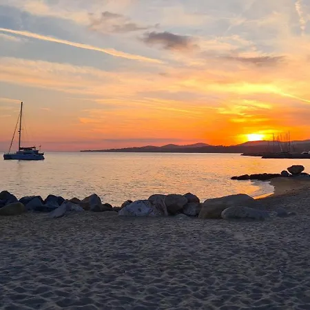 Дом отдыха Tetis Seafront Maizonette *