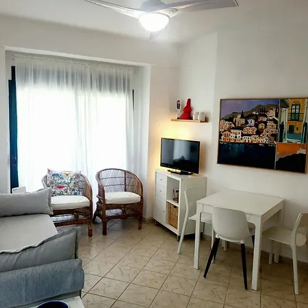 Tetis Seafront Maizonette بيت للعطل *