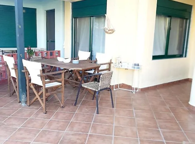 Tetis Seafront Maizonette Case de vacanță *