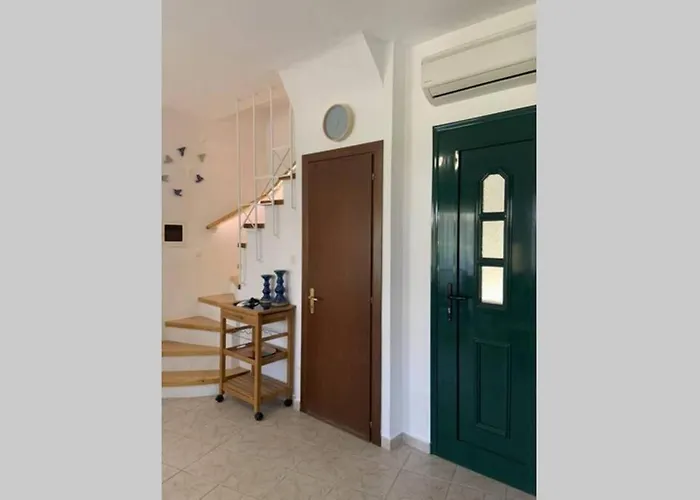 度假居 Tetis Seafront Maizonette *