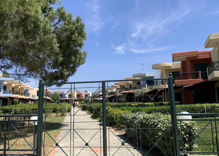 Tetis Seafront Maizonette *