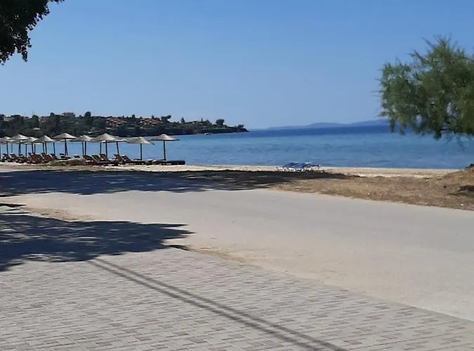 Tetis Seafront Maizonette Никити