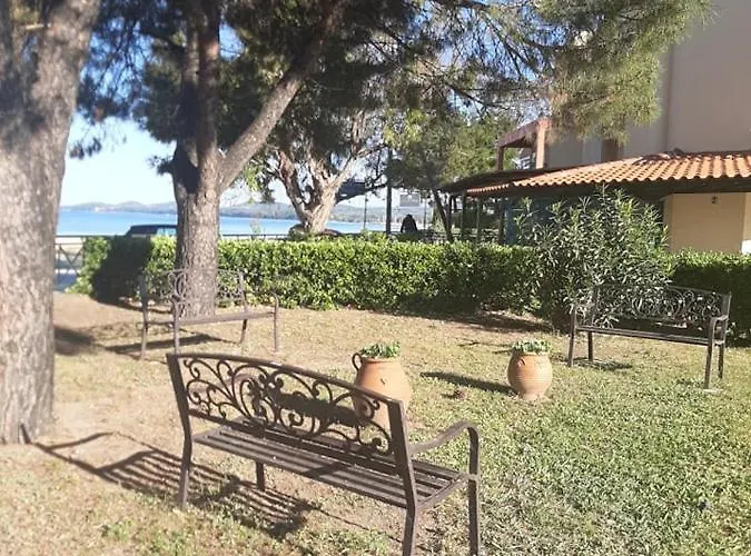 Tetis Seafront Maizonette * Никити