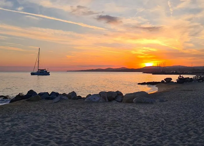 Case de vacanță Tetis Seafront Maizonette *