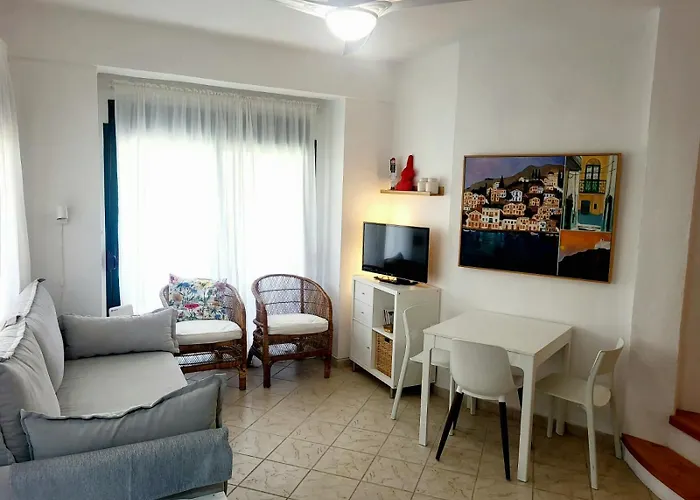 Tetis Seafront Maizonette Case de vacanță *