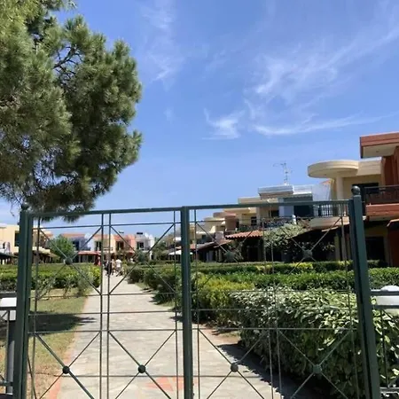 Tetis Seafront Maizonette *